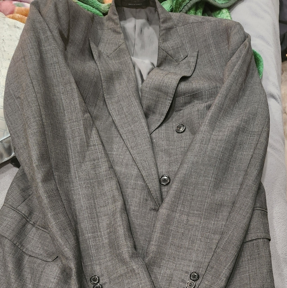 Hugo Boss 2 piece suit size 37 Reg